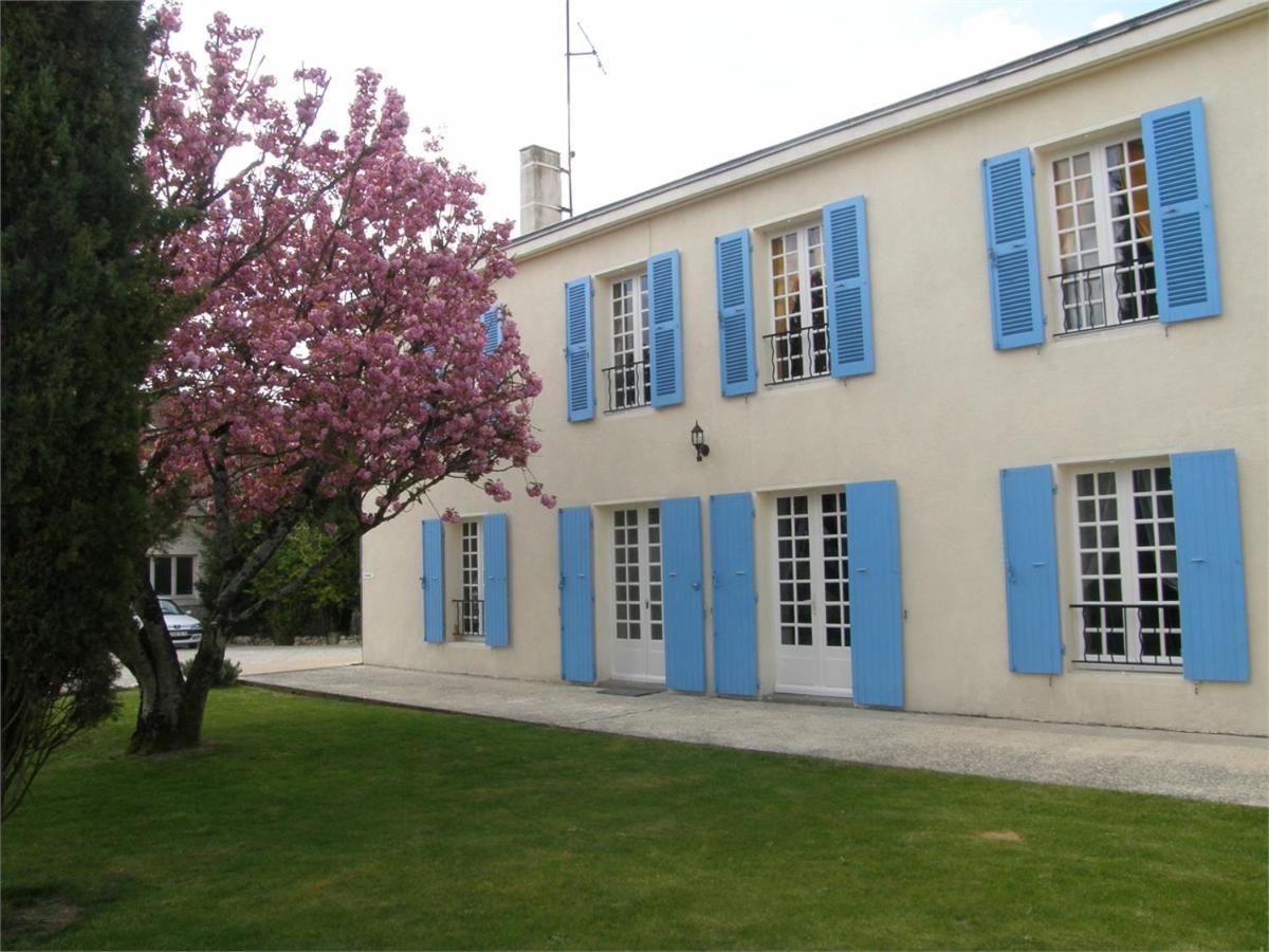 Le Logis Des Oiseaux Hotel Surgeres Bagian luar foto